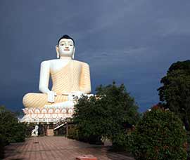 Sri Lanka - Buddhastatue Kande Viahra